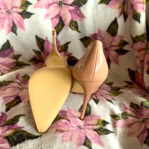 Too big for me. Size 7.5 cream Steve Madden heels.